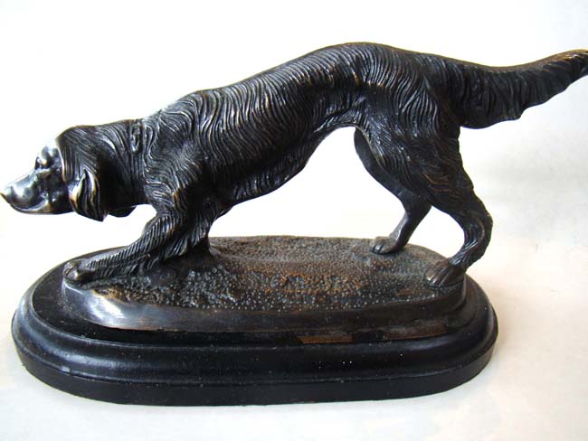 A bronze sculpture of a retriever, unsigned, circa 1900-1920.